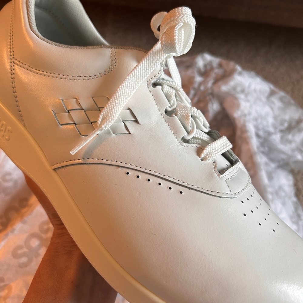 SAS Free White Sneakers Size 11 Double Wide 0083-049-60110 Brand New, Never Worn - Picture 9 of 13